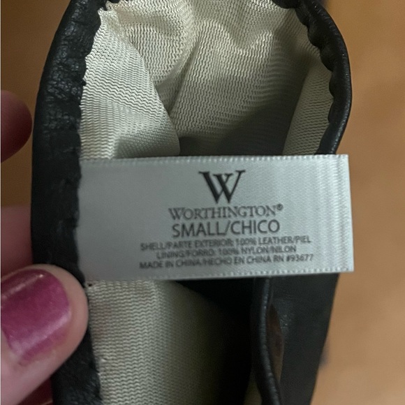 Elegant Black Leather Gloves - Picture 3 of 4